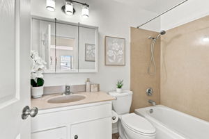 035_F8_7415 Phinney Way