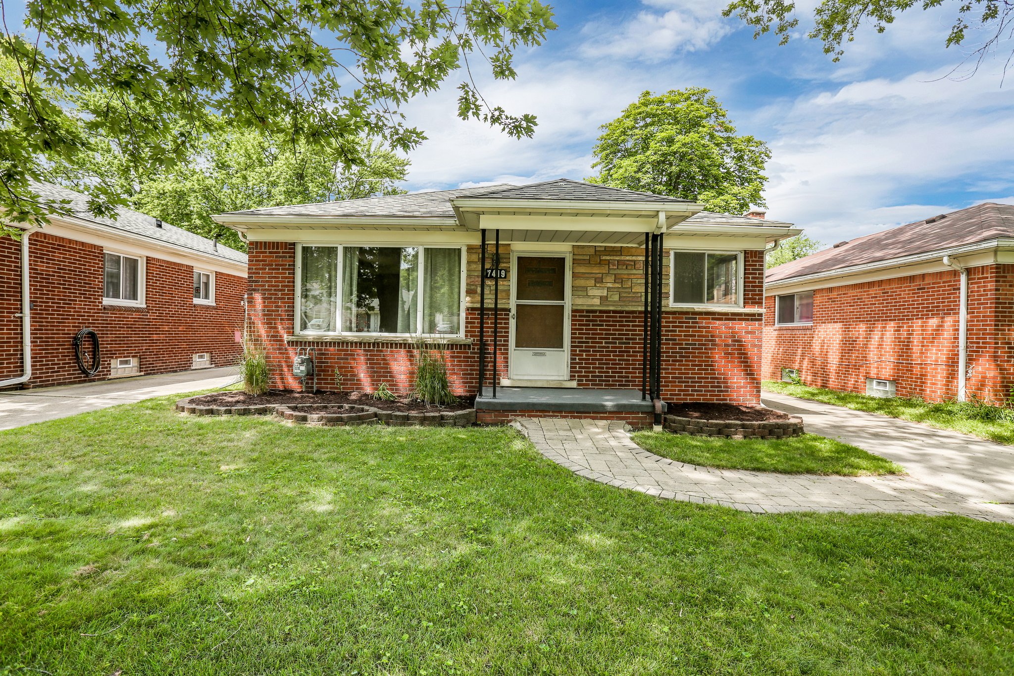 7419 Fenton St, Dearborn Heights, MI 48127 | Stylish Detroit