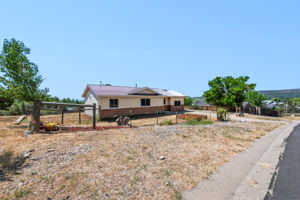  Photo 0
