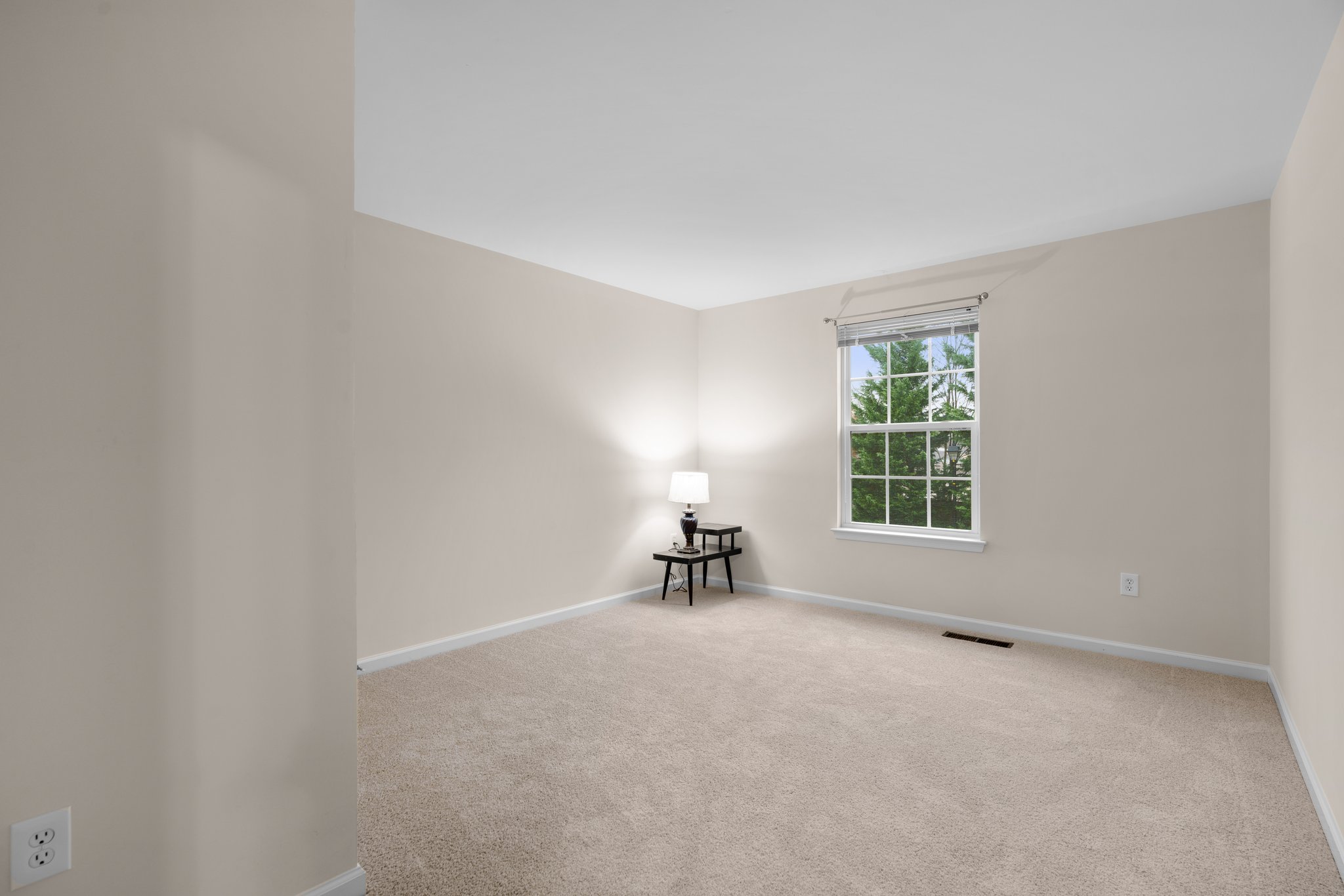 22. Upper bedroom.jpg
