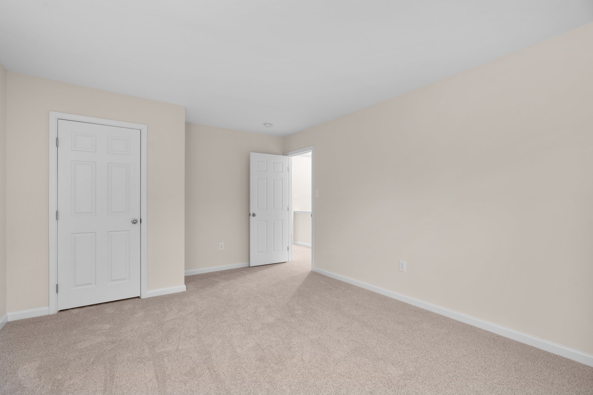 27. Upper bedroom.jpg