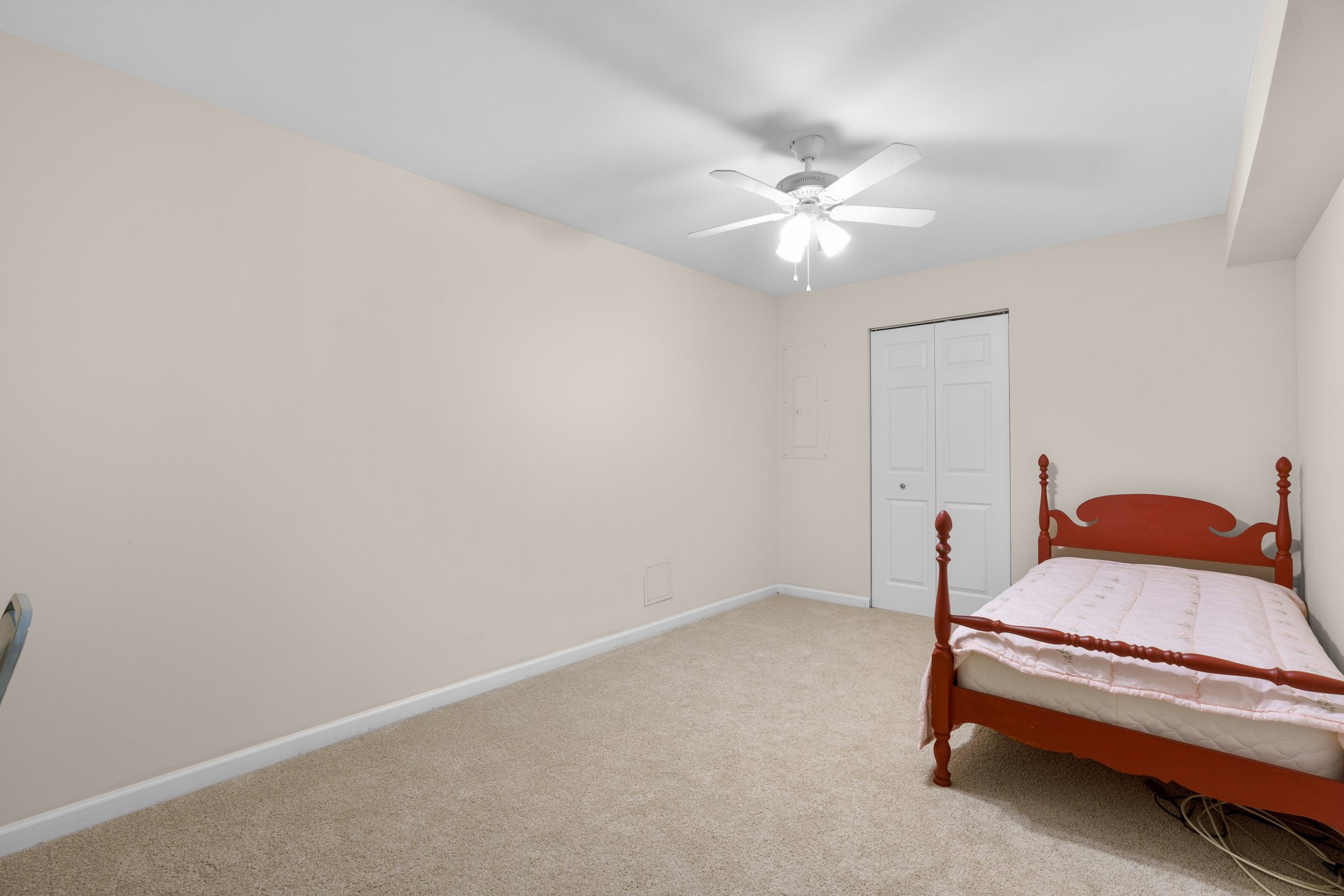 39. Lower bedroom.jpg
