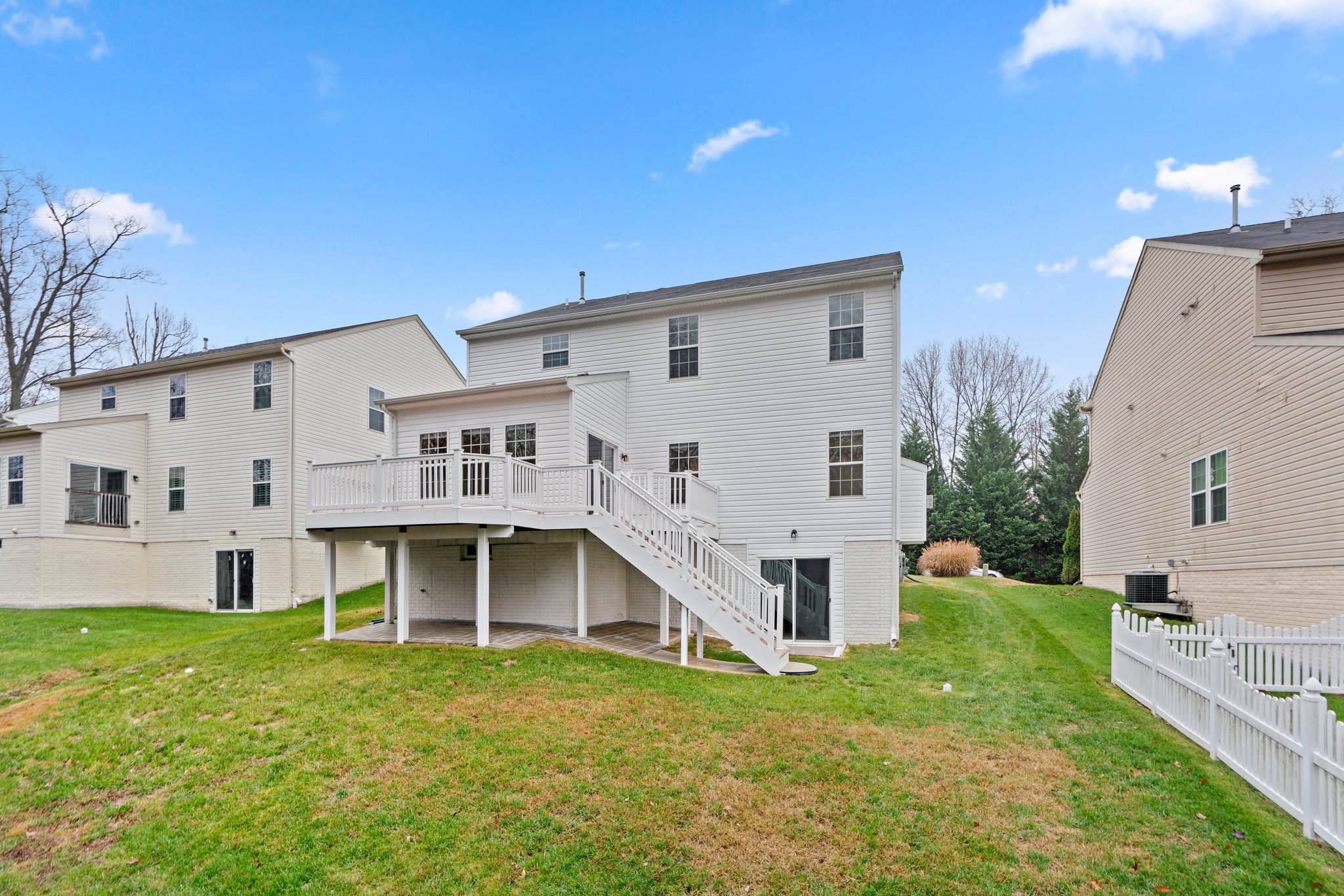 45. Back exterior.jpg
