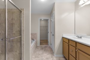 32. Upper bath.jpg