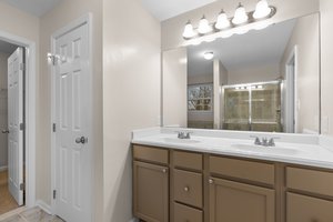 33. Upper bath.jpg