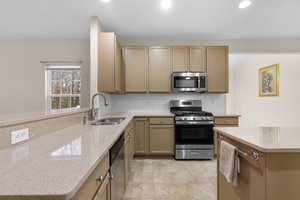 14. Kitchen.jpg
