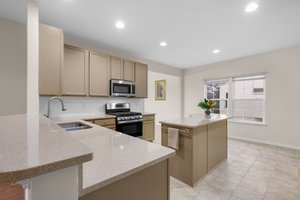 13. Kitchen.jpg