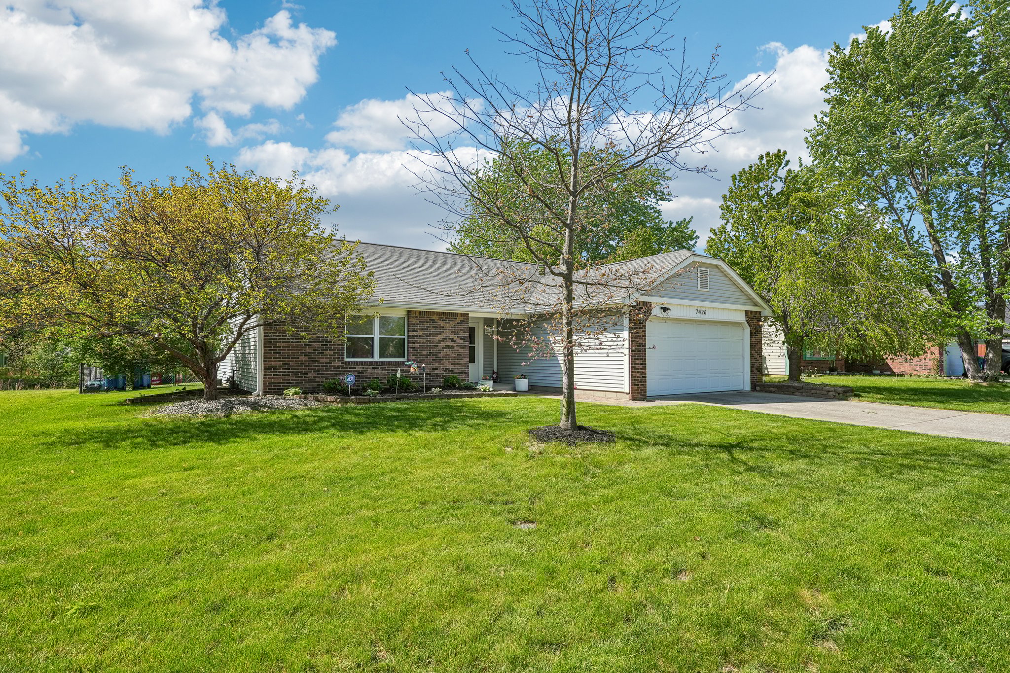 Cobblestone West Dr-S2204-002.jpg