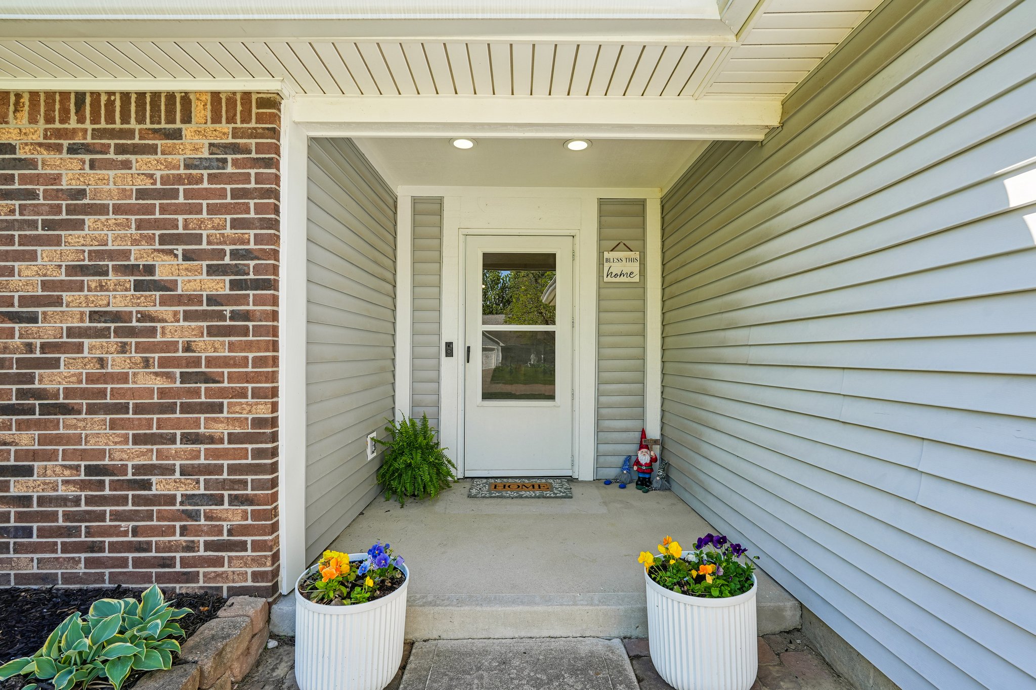 Cobblestone West Dr-S2204-005.jpg