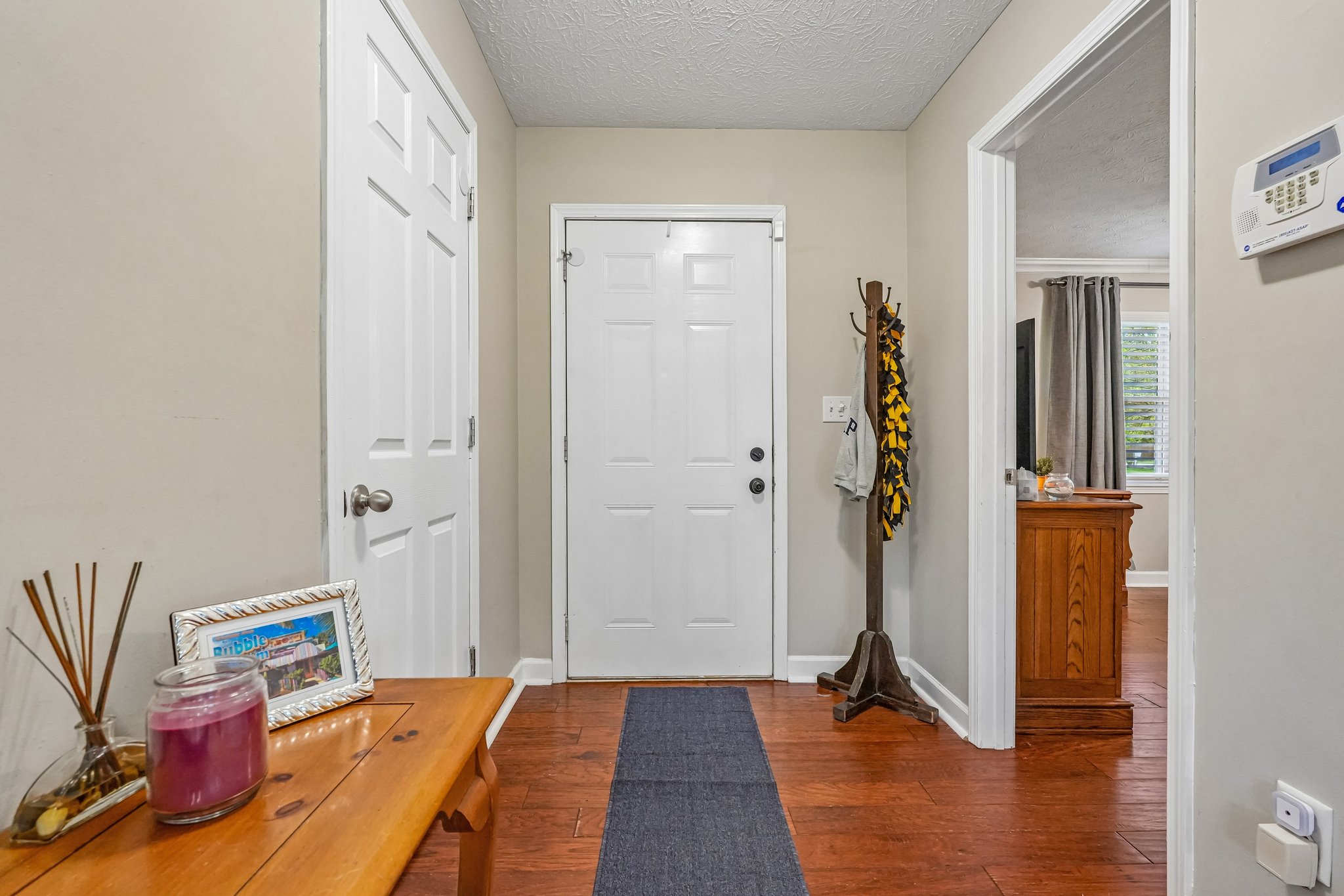 Cobblestone West Dr-S2204-006.jpg