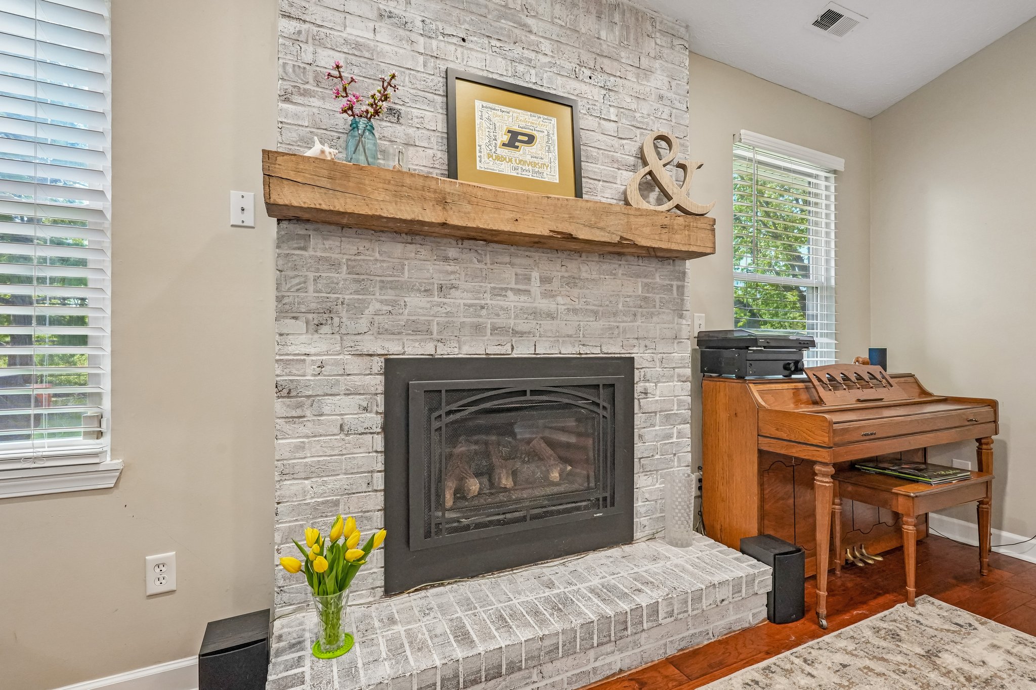 Cobblestone West Dr-S2204-009.jpg