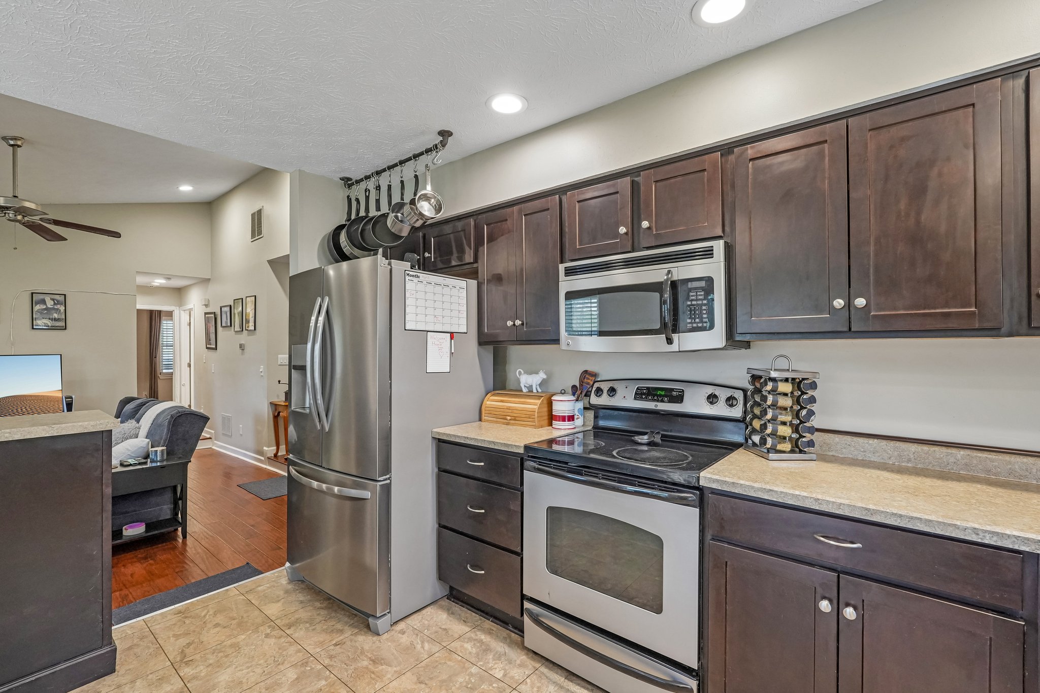 Cobblestone West Dr-S2204-015.jpg