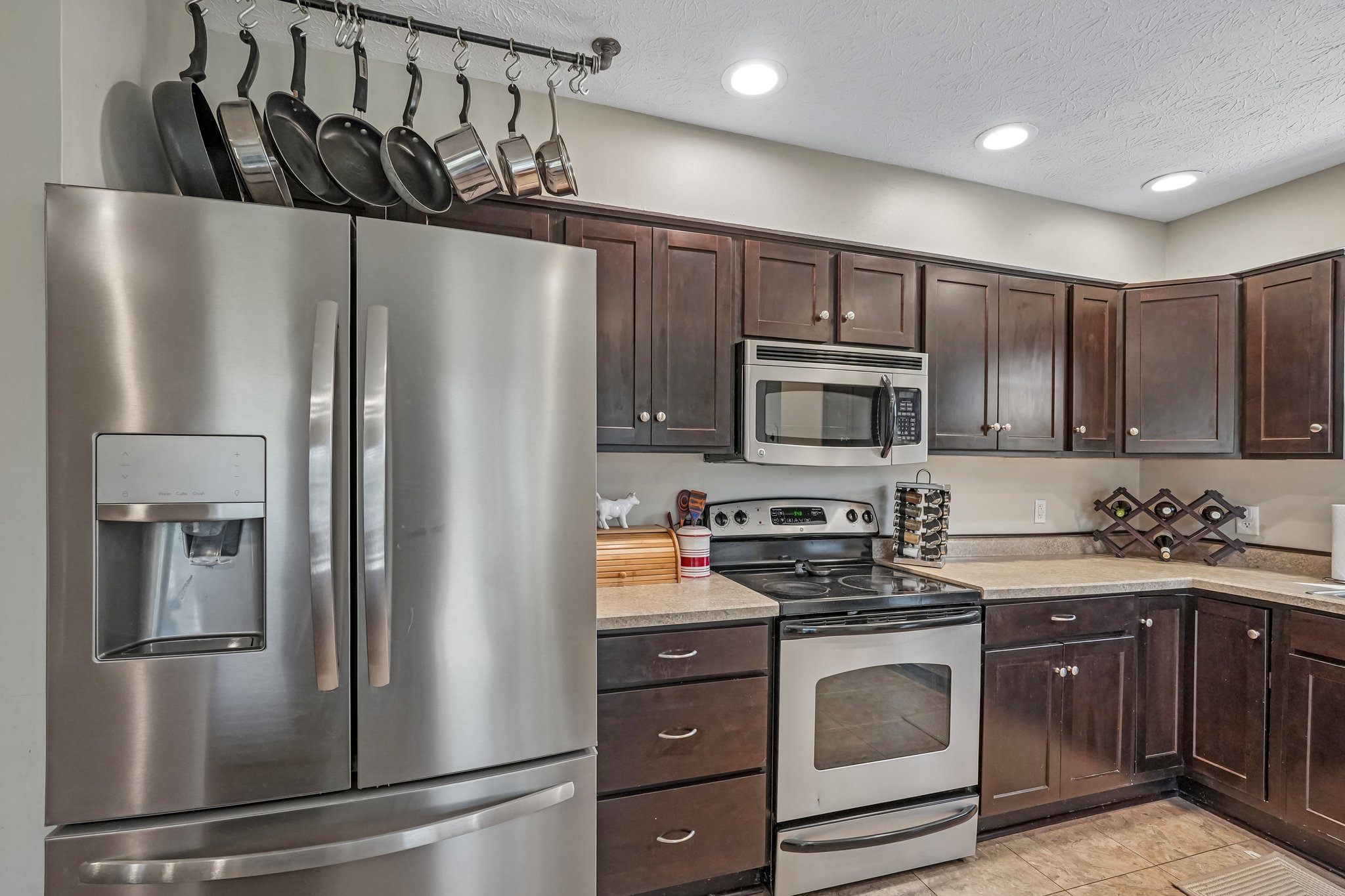 Cobblestone West Dr-S2204-018.jpg