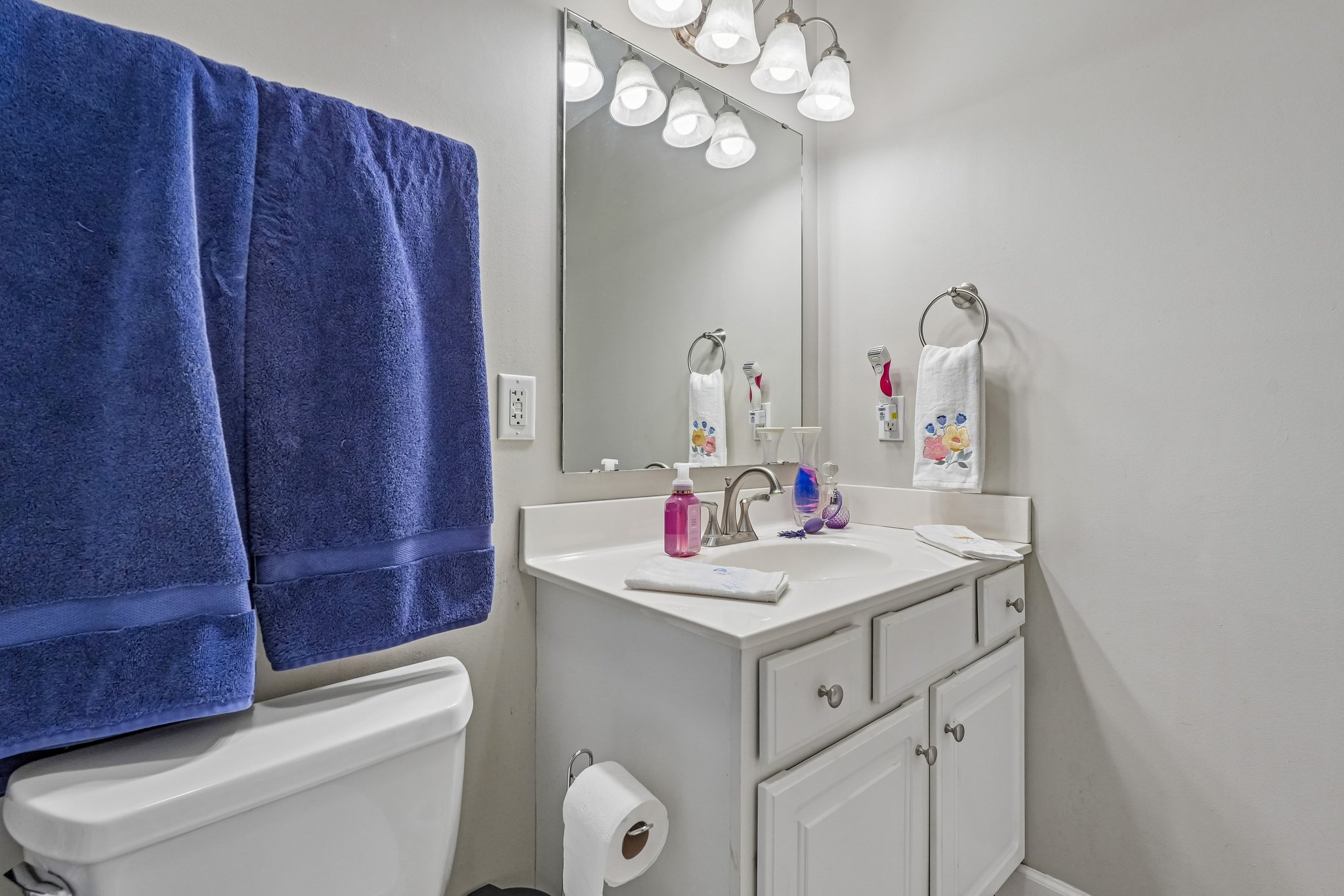 Cobblestone West Dr-S2204-024.jpg