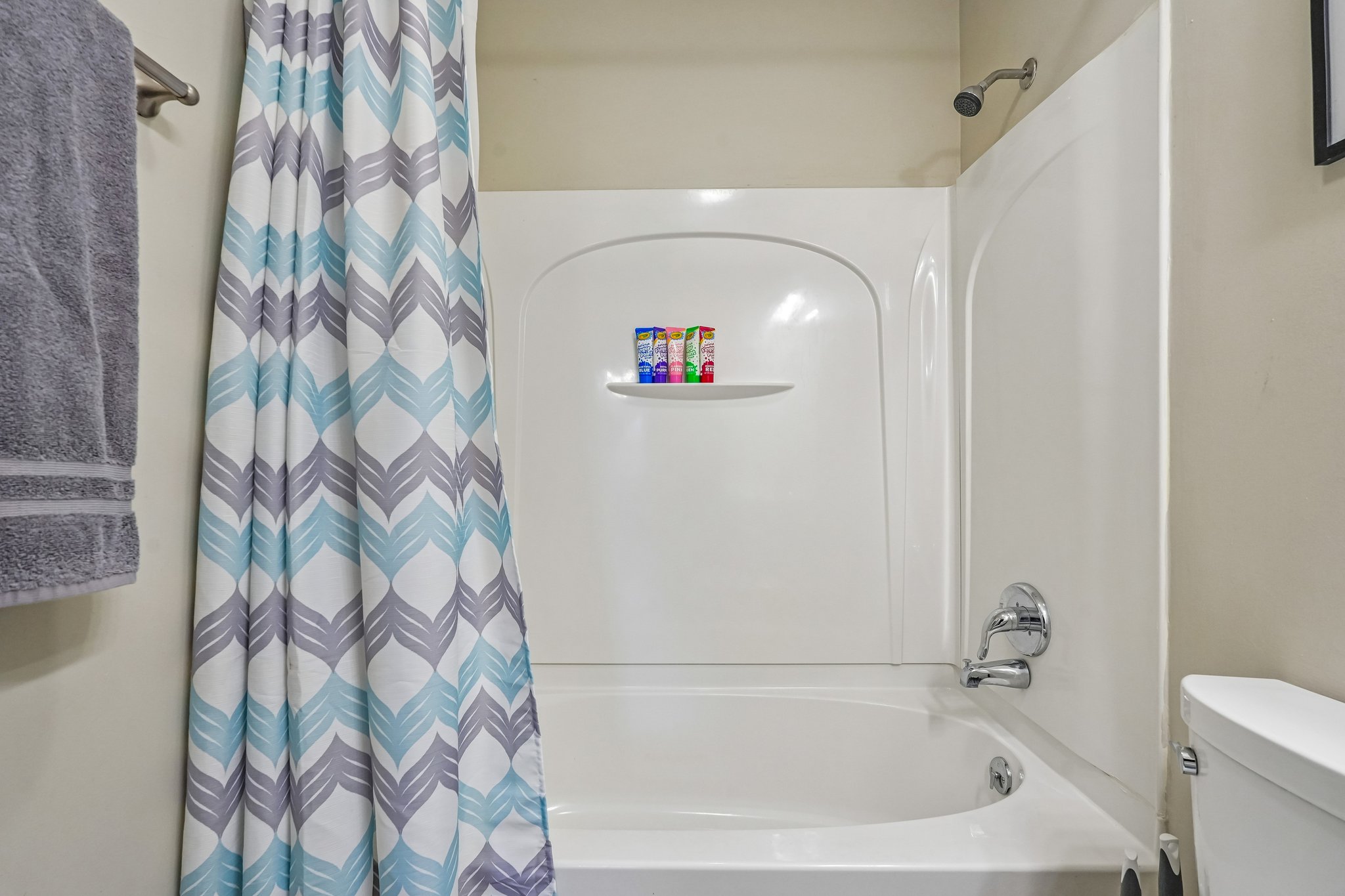 Cobblestone West Dr-S2204-029.jpg