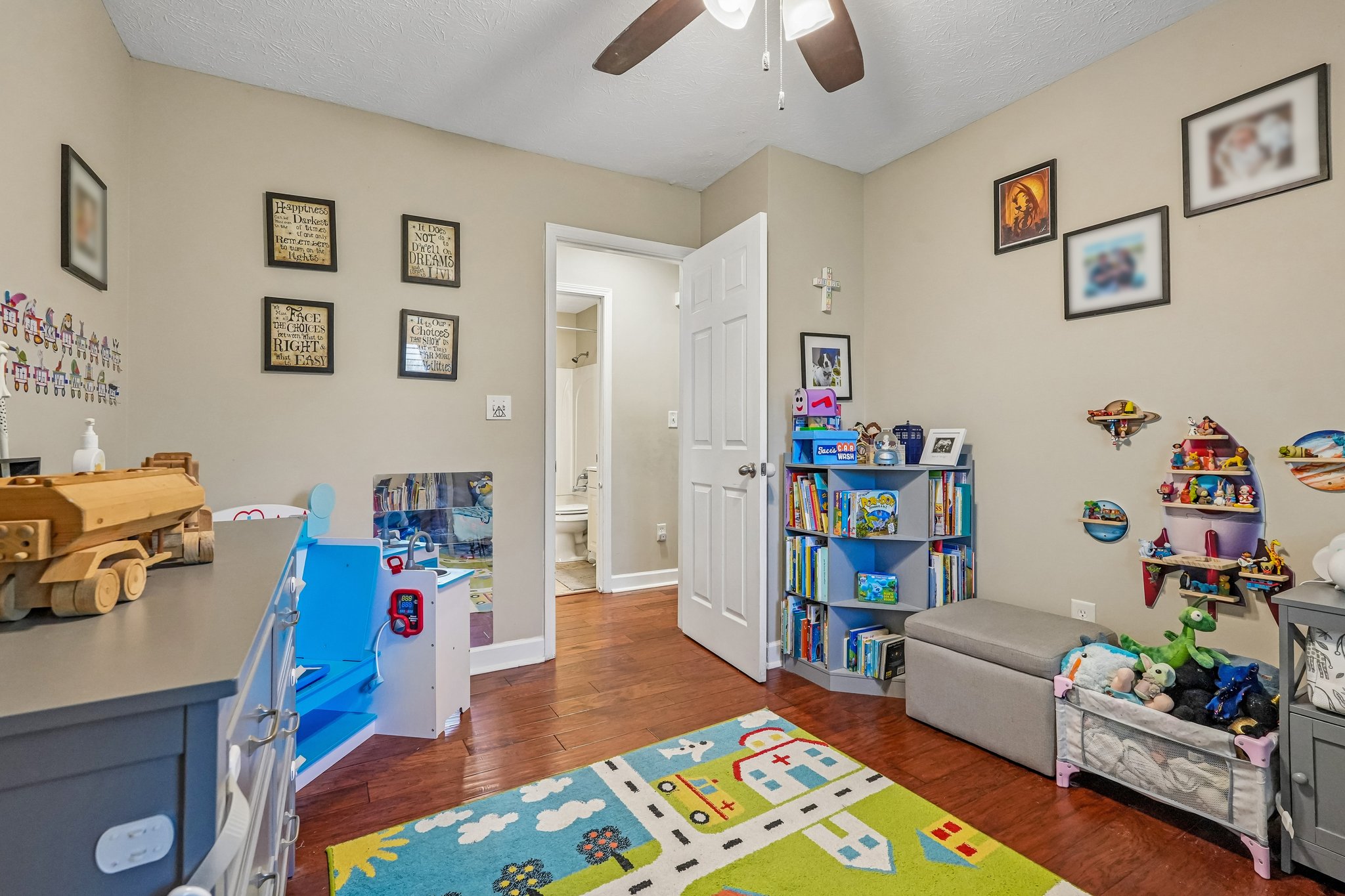 Cobblestone West Dr-S2204-030.jpg