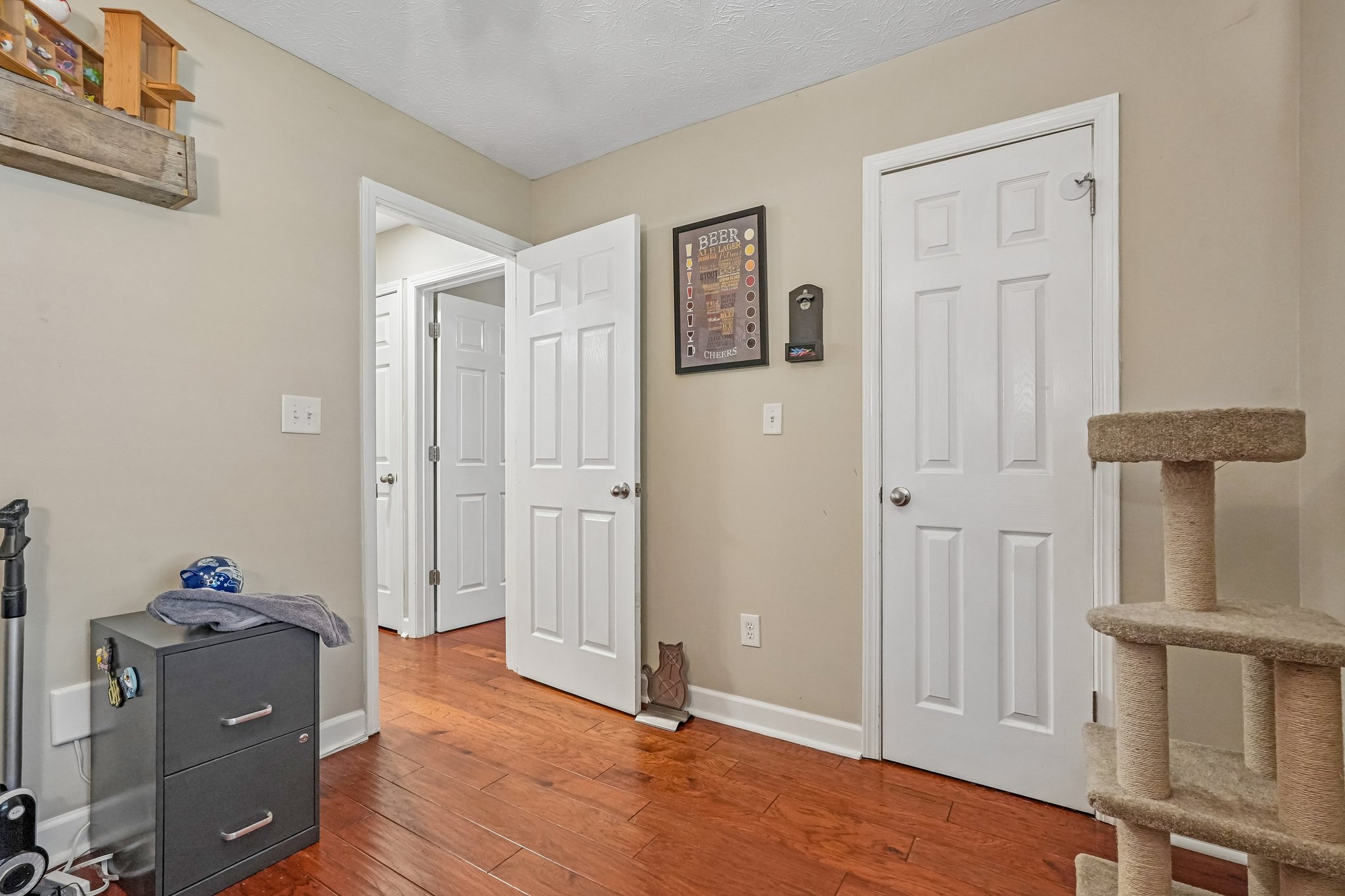 Cobblestone West Dr-S2204-032.jpg