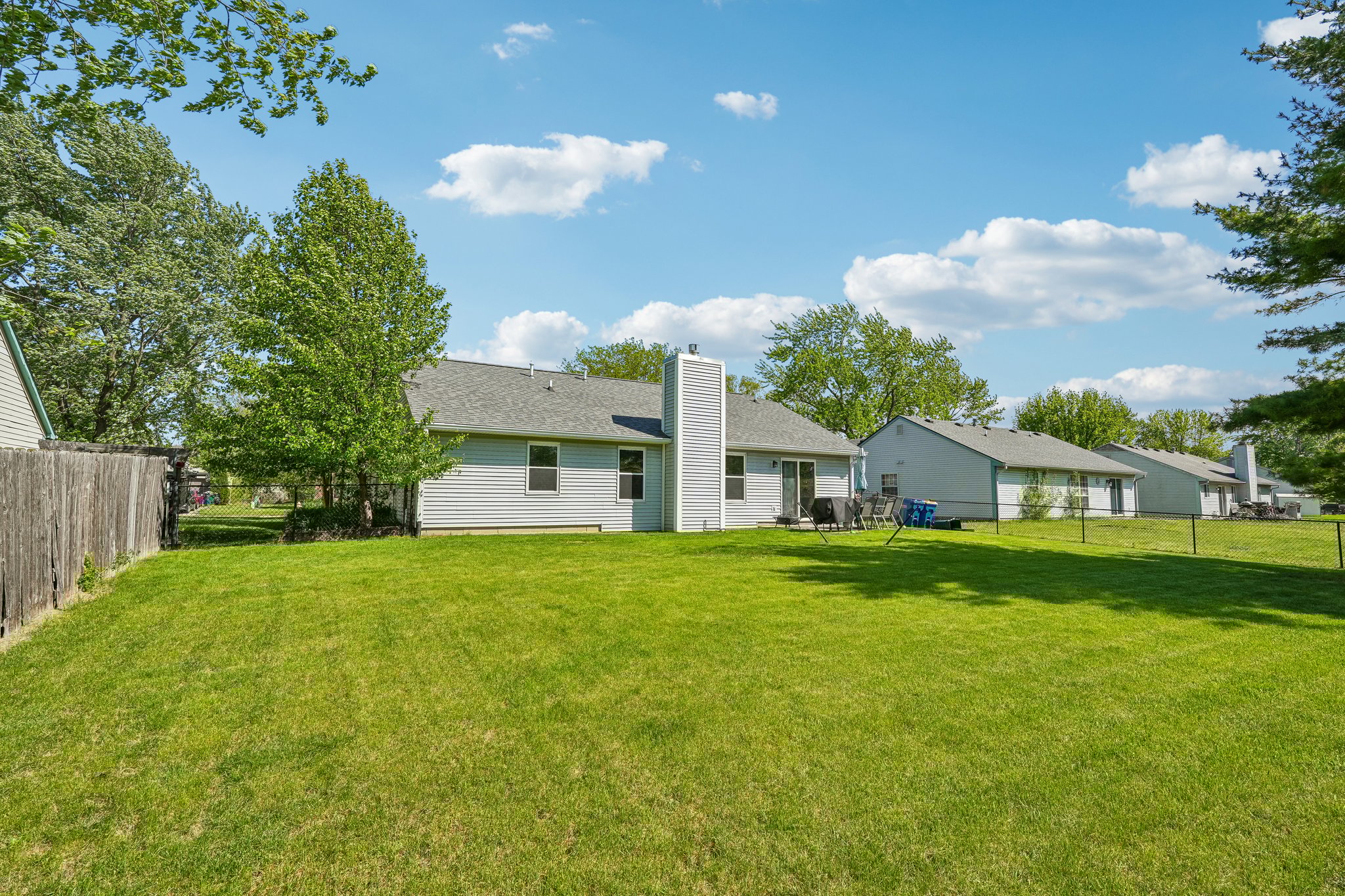 Cobblestone West Dr-S2204-036.jpg