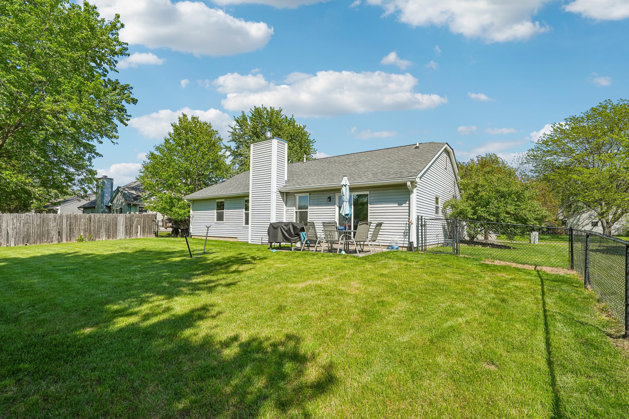 Cobblestone West Dr-S2204-037.jpg