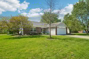 Cobblestone West Dr-S2204-002.jpg