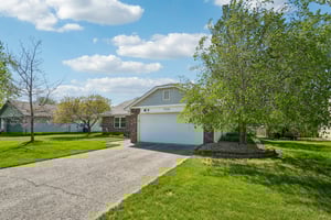 Cobblestone West Dr-S2204-003.jpg