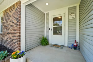 Cobblestone West Dr-S2204-004.jpg