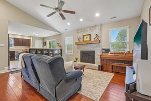 Cobblestone West Dr-S2204-007.jpg