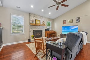 Cobblestone West Dr-S2204-008.jpg