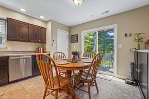 Cobblestone West Dr-S2204-012.jpg