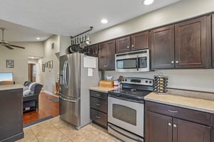 Cobblestone West Dr-S2204-015.jpg