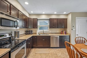 Cobblestone West Dr-S2204-017.jpg