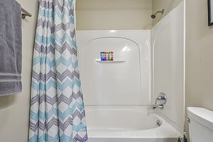 Cobblestone West Dr-S2204-029.jpg