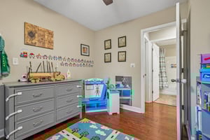 Cobblestone West Dr-S2204-031.jpg