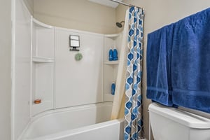 Cobblestone West Dr-S2204-034.jpg