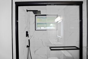 Bathroom 1 - 495A7551 (1)