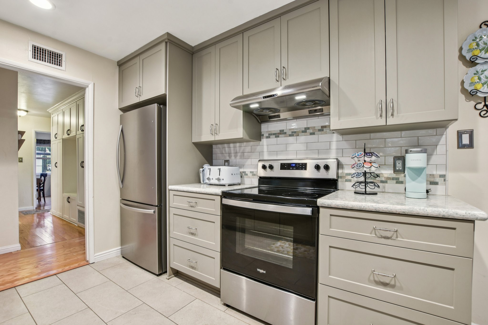 Van Maren Ln-S1612-010.jpg