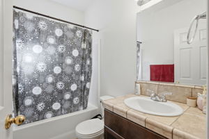 025_F8_7438 Ensminger Ave