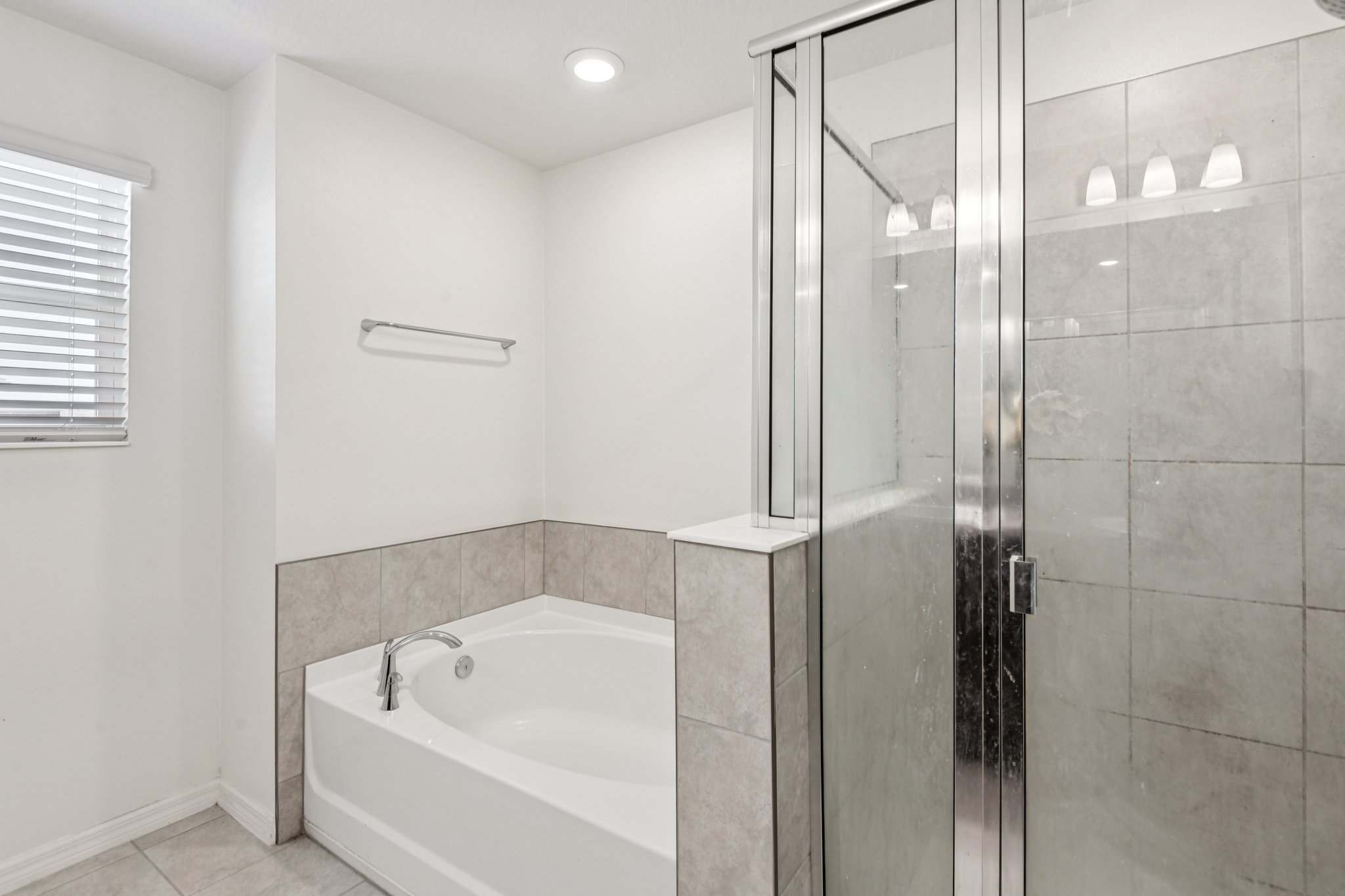 Northern Lights Dr-S1411-029.jpg