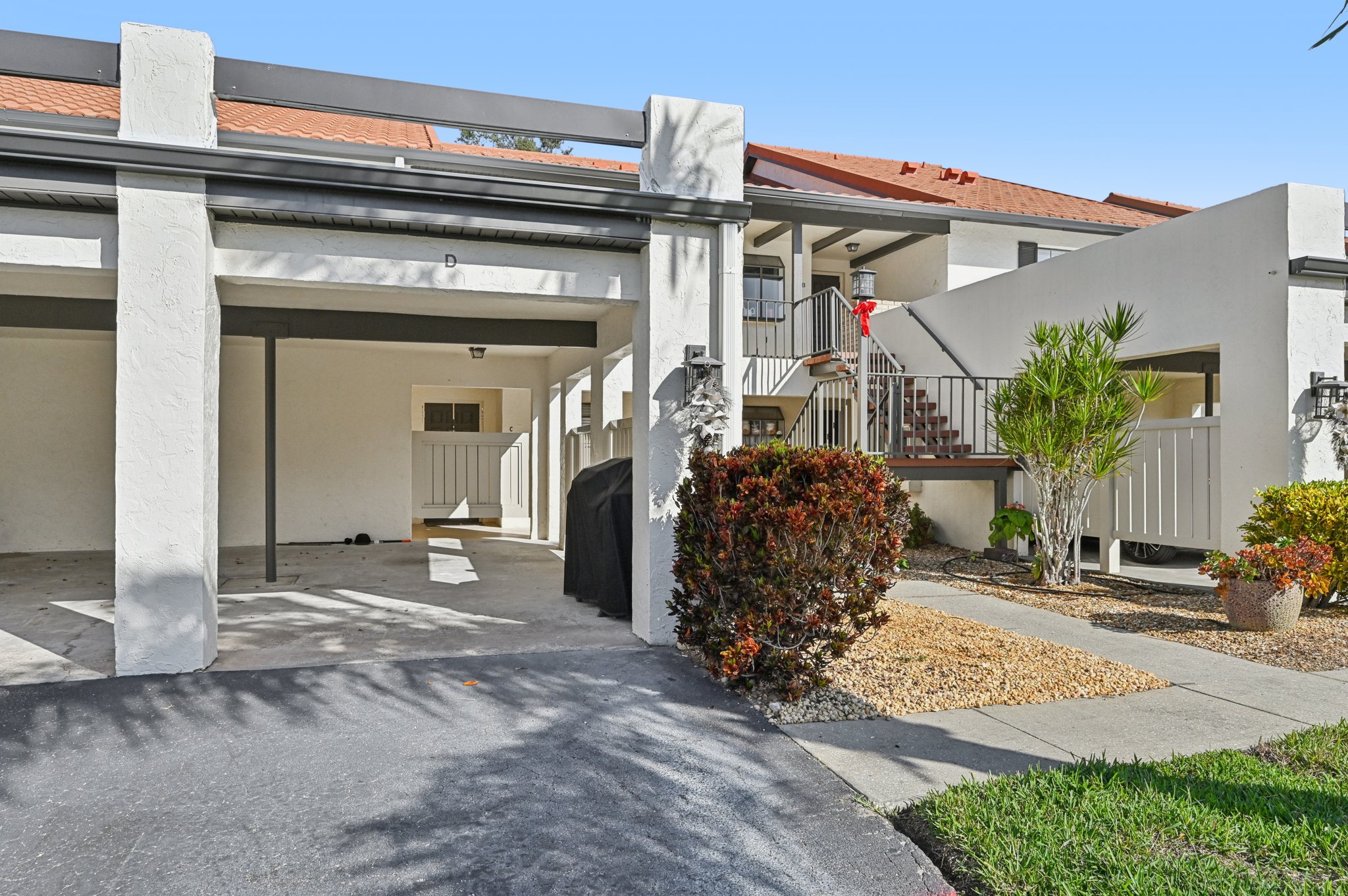 Avenida Estancias Unit D-S1612-002.jpg