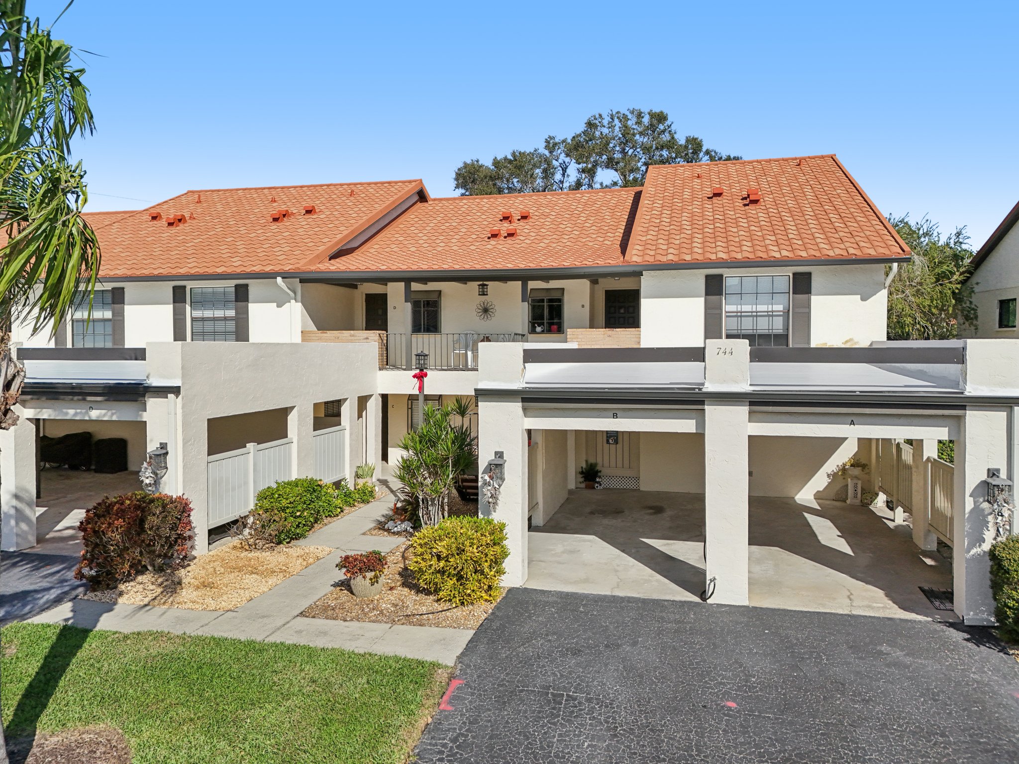 Avenida Estancias Unit D-S1612-035.jpg