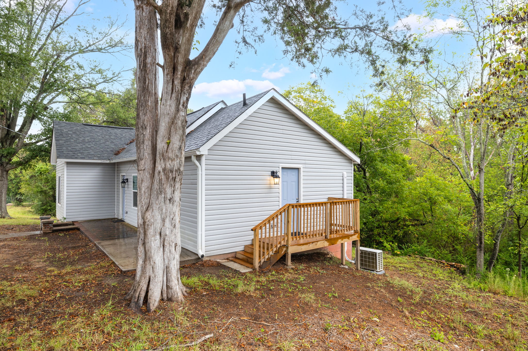 744 Caleb St-6