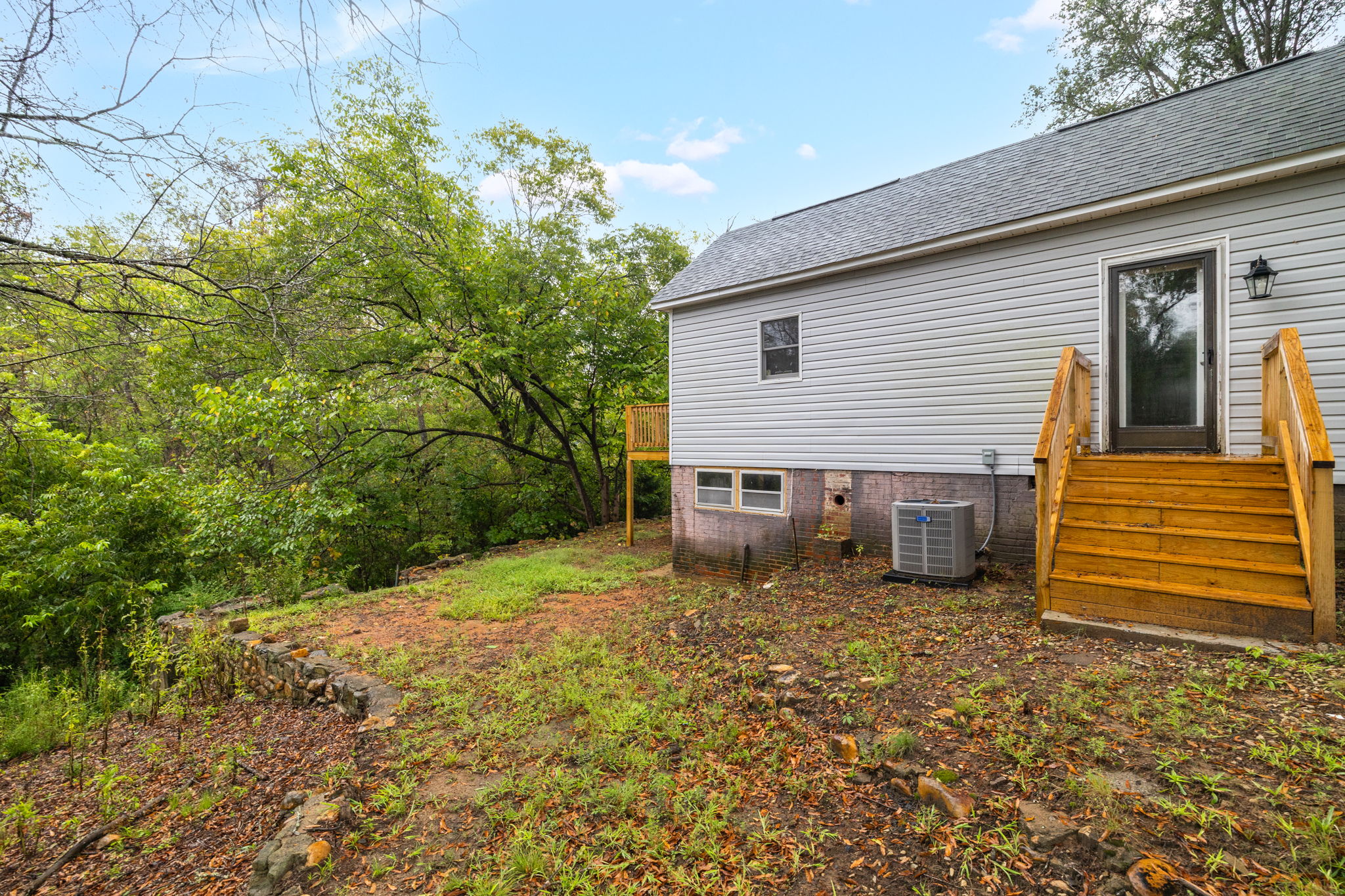 744 Caleb St-28