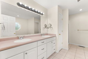 Primary bath with dual sinks