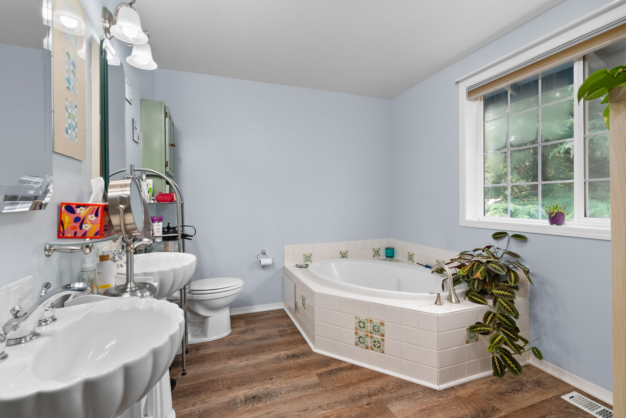 Relax and unwind in the spacious primary ensuite featuring dual vanities, a soaking tub, large glass shower with dual heads and plenty of natural light.