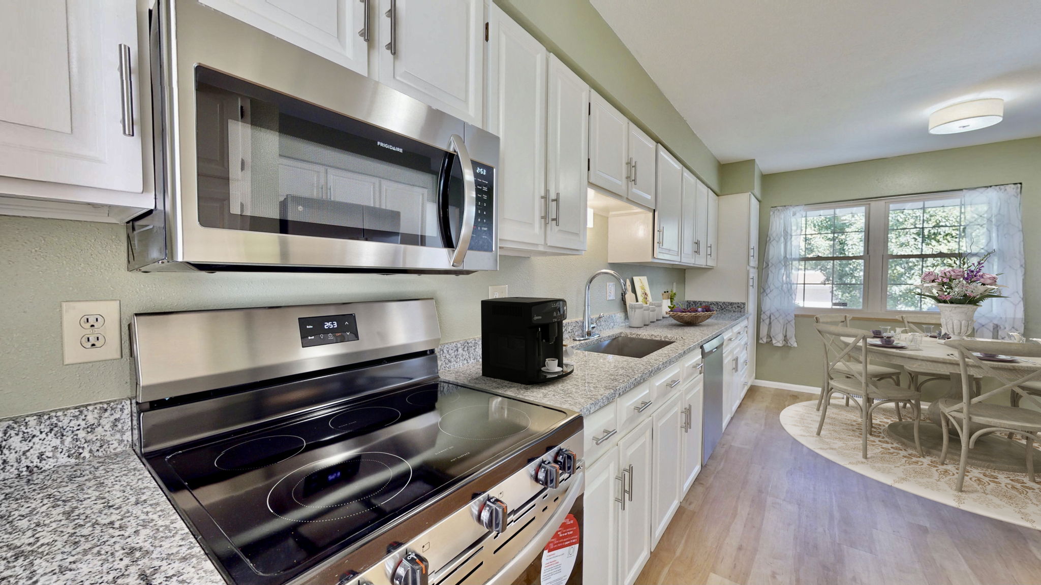 Kitchen & Breakfast Nook