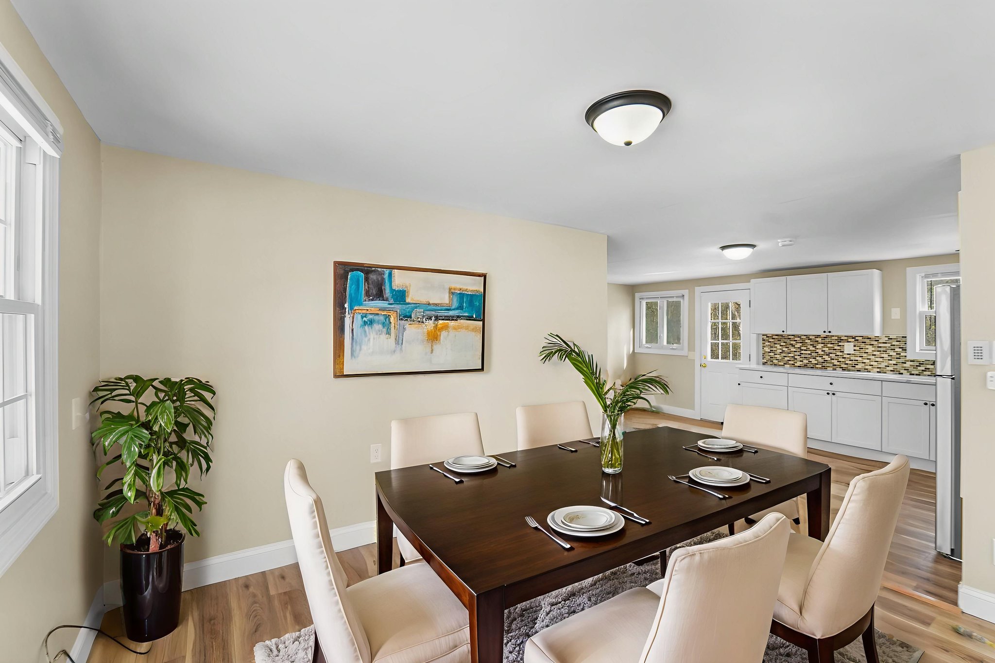 DSC03121 virtually staged.jpeg