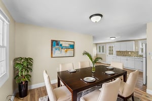 DSC03121 virtually staged.jpeg