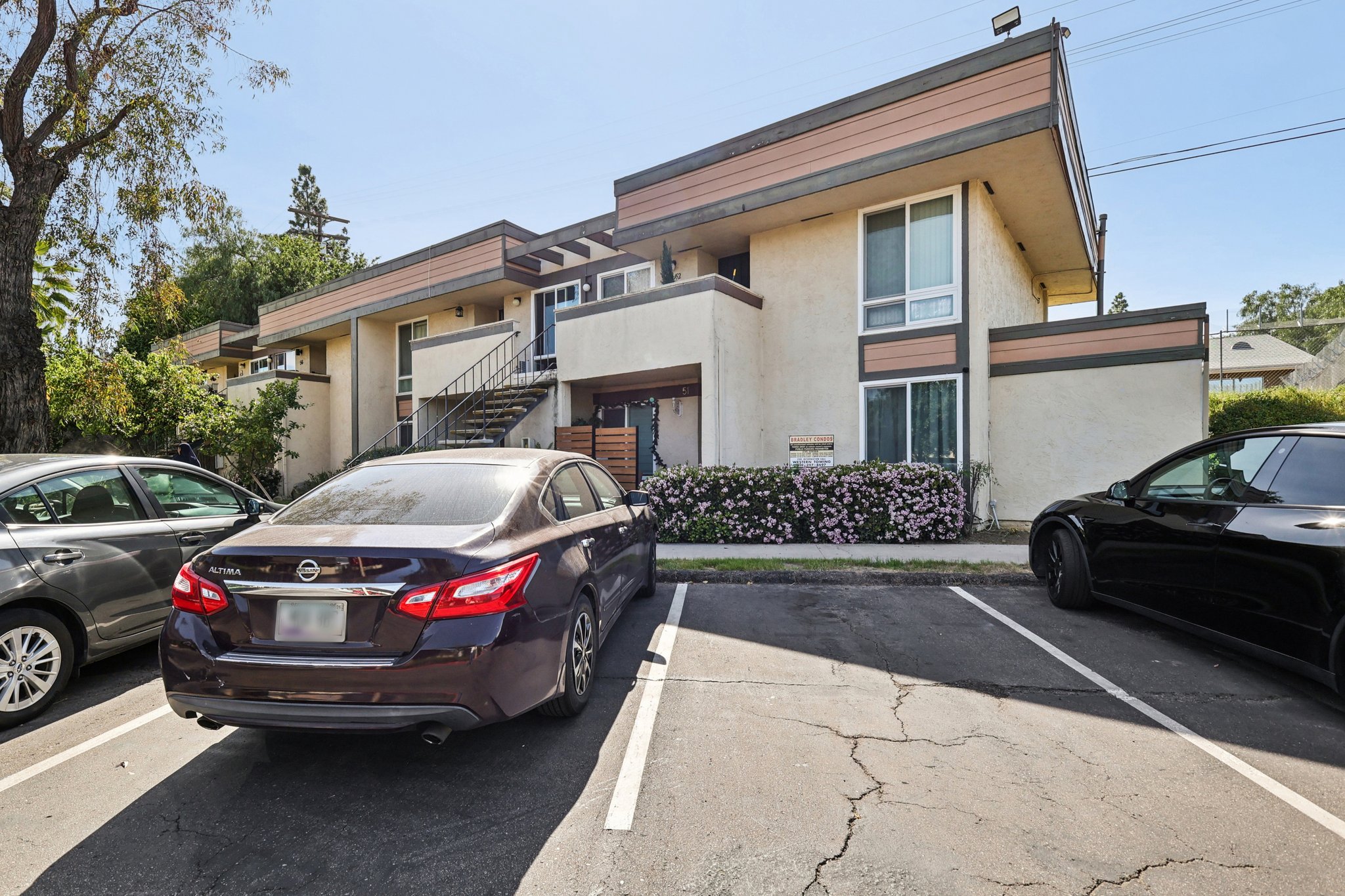 E Bradley Ave 54-S1703-002.jpg