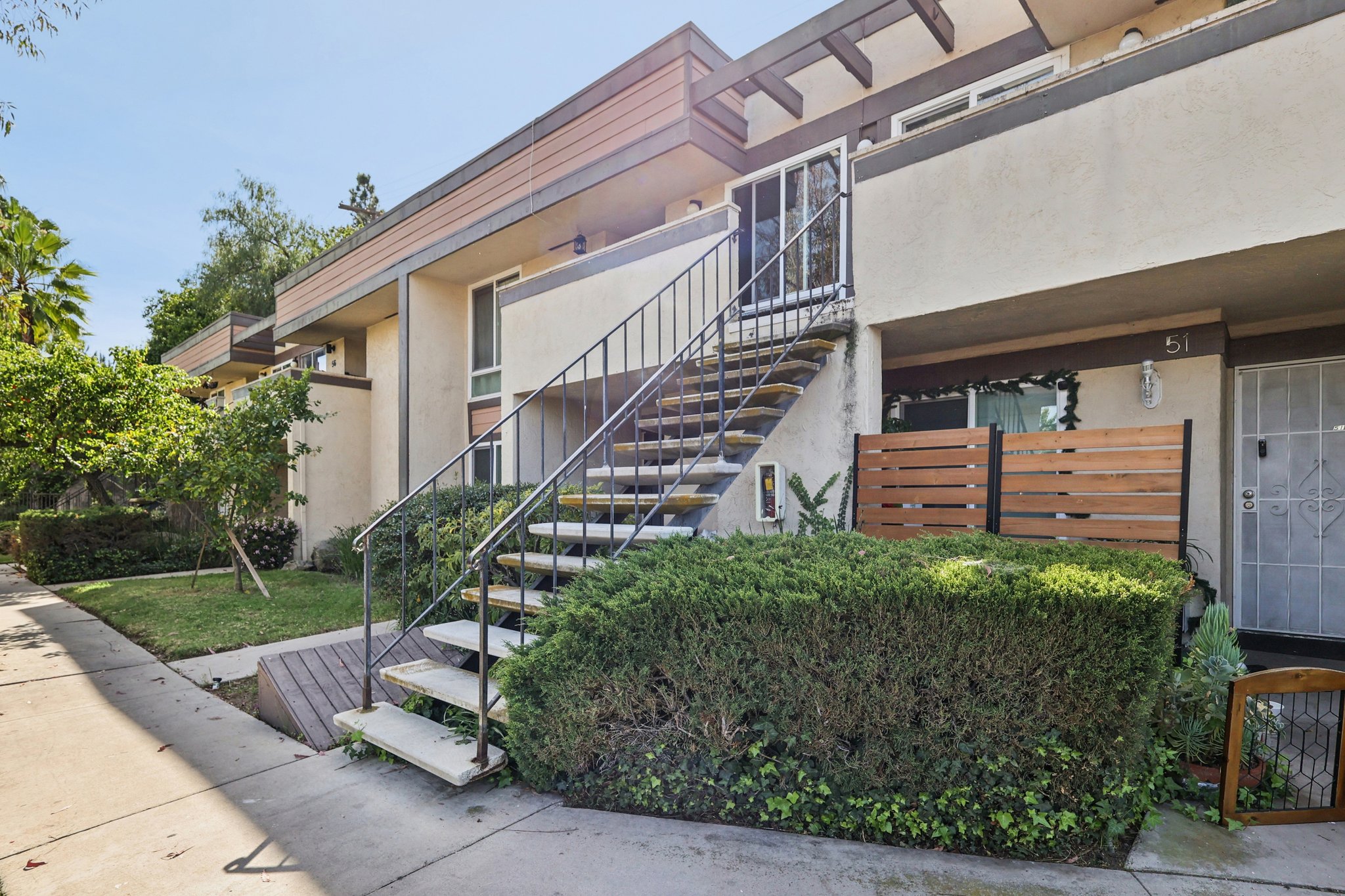 E Bradley Ave 54-S1703-003.jpg