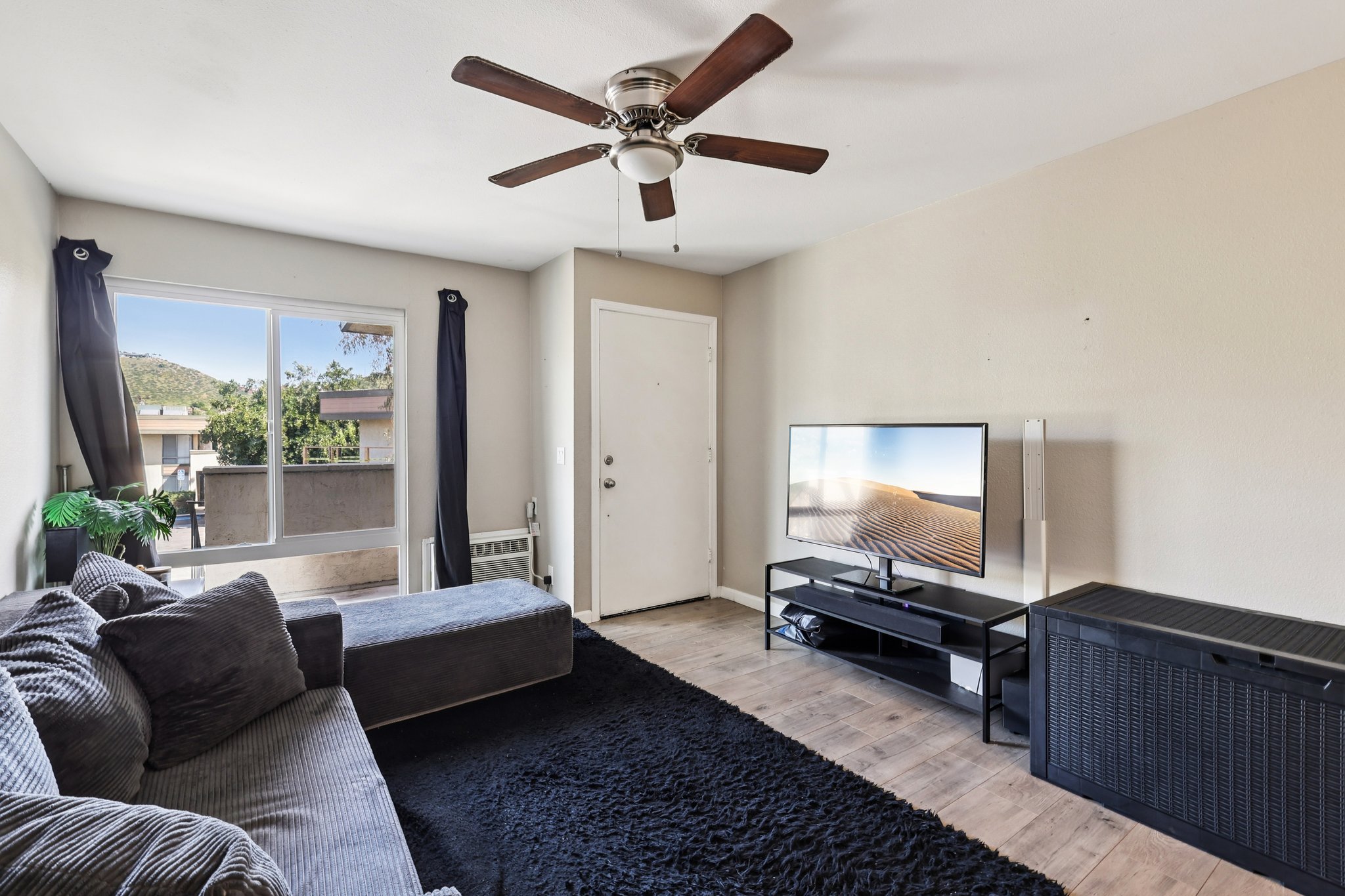 E Bradley Ave 54-S1703-006.jpg